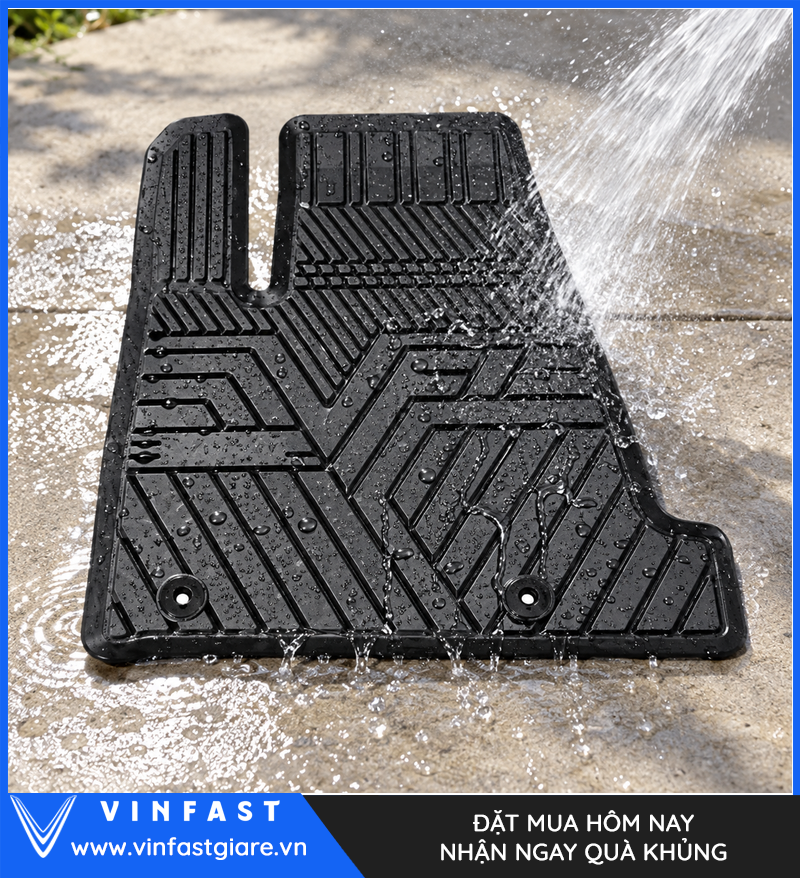 Rửa sạch thảm nhựa VF 3 bằng nước