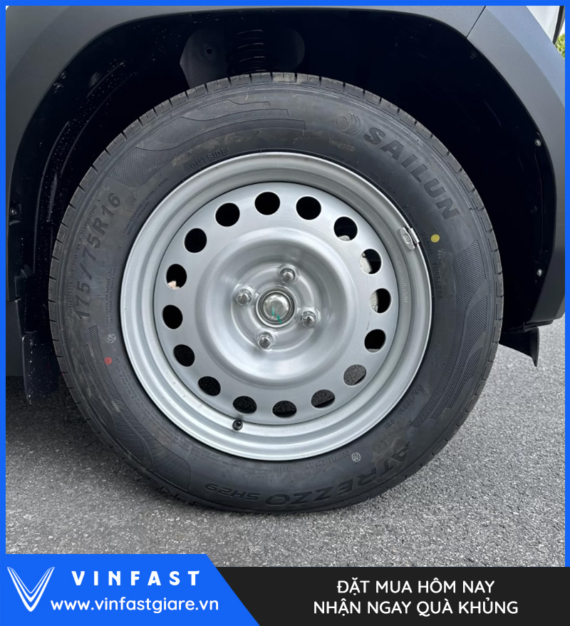 Vinfast VF3 màu xanh rêu