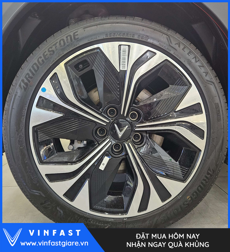 Vinfast VF6 plus màu đỏ