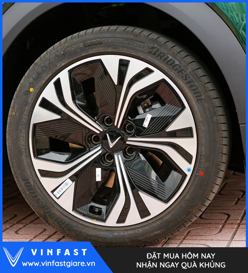 Vinfast VF6 màu xanh rêu